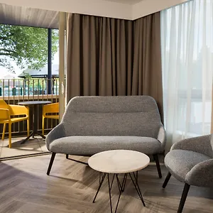 Roomzzz Stratford Apartahotel