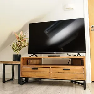  Apartment Luxury 5 Star - Parking, Garden, Nr Greater Metro Stations