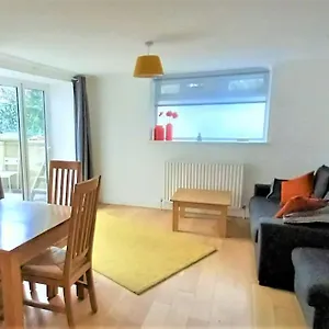 Apartment 2 Bedroom Victorian Garden Flat, London