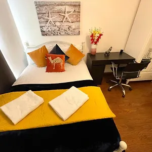 Apartment Stratford Luxury House: Spacious Garden Retreat Near Westfield, London